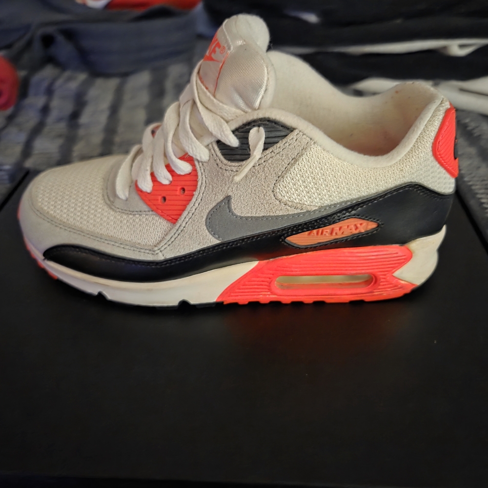 Nike Cream and Black Sneakers Air Max 90